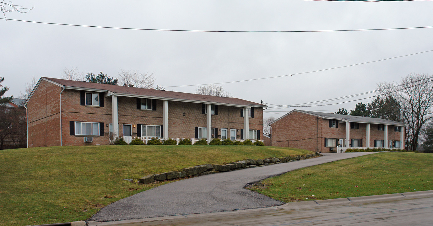 2636-2646 Chamberlain Rd in Fairlawn, OH - Foto de edificio