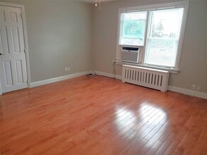 227 Venetian Blvd in Lindenhurst, NY - Building Photo - Building Photo