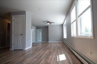 402 W Ferry St, Unit 2 in Buffalo, NY - Building Photo - Building Photo