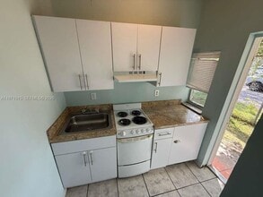 1751 NW 29th St in Miami, FL - Building Photo - Building Photo