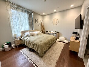 170 W Broadway, Unit 201 in Boston, MA - Building Photo - Building Photo