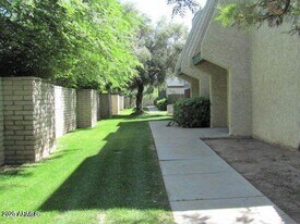 5911 W Golden Ln in Glendale, AZ - Building Photo