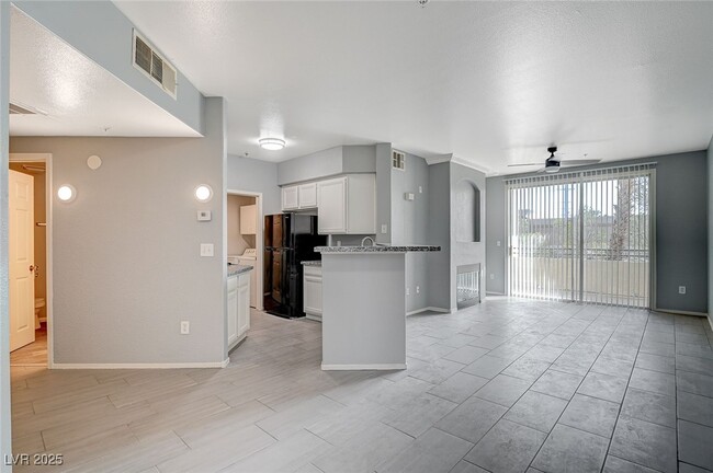 7189 S Durango Dr in Las Vegas, NV - Foto de edificio - Building Photo
