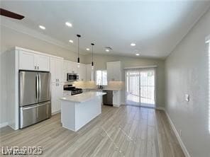 8456 W Gilmore Ave in Las Vegas, NV - Foto de edificio - Building Photo