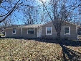 12 SE 190 Rd in Warrensburg, MO - Building Photo