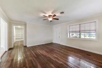 708 E Republic Ave in Baytown, TX - Building Photo - Building Photo