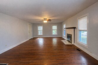 832 S Bois D Arc Ave in Tyler, TX - Building Photo - Building Photo