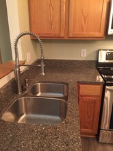 611 Wellington Dr, Unit 611 in West Bend, WI - Building Photo - Building Photo