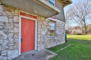 1704 E M. Franklin Ave in Austin, TX - Building Photo