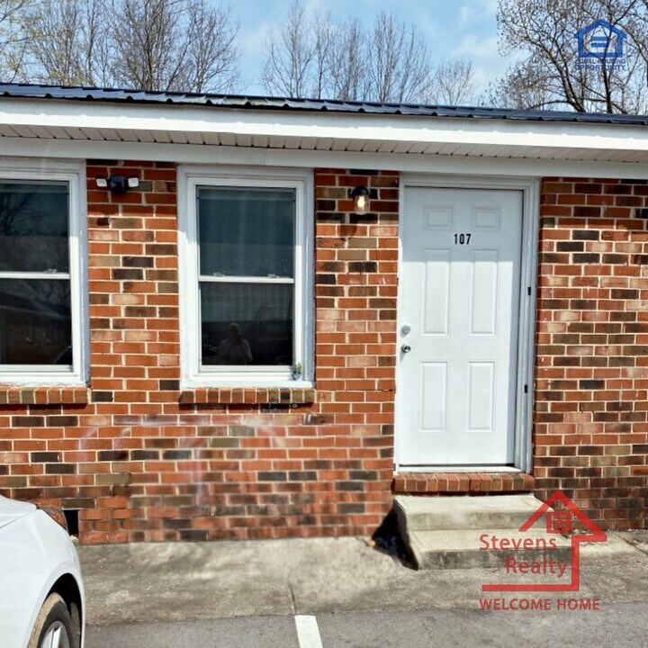 500 Skyline Dr in McMinnville, TN - Foto de edificio