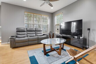460 Vaughn Cir in Aurora, IL - Building Photo - Building Photo