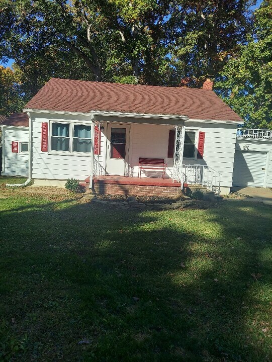 6050 Wesch Rd in Brooklyn, MI - Building Photo