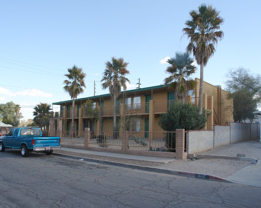 2585 N Country Club Rd in Tucson, AZ - Foto de edificio