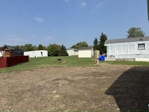 261 Crestwood Dr in Lockport, NY - Building Photo - Building Photo