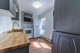 14 Winter St in Plymouth, NH - Building Photo - Building Photo