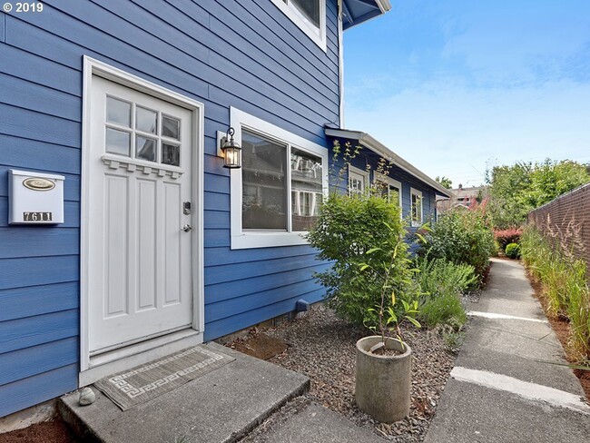 property at 7611 SE Insley St