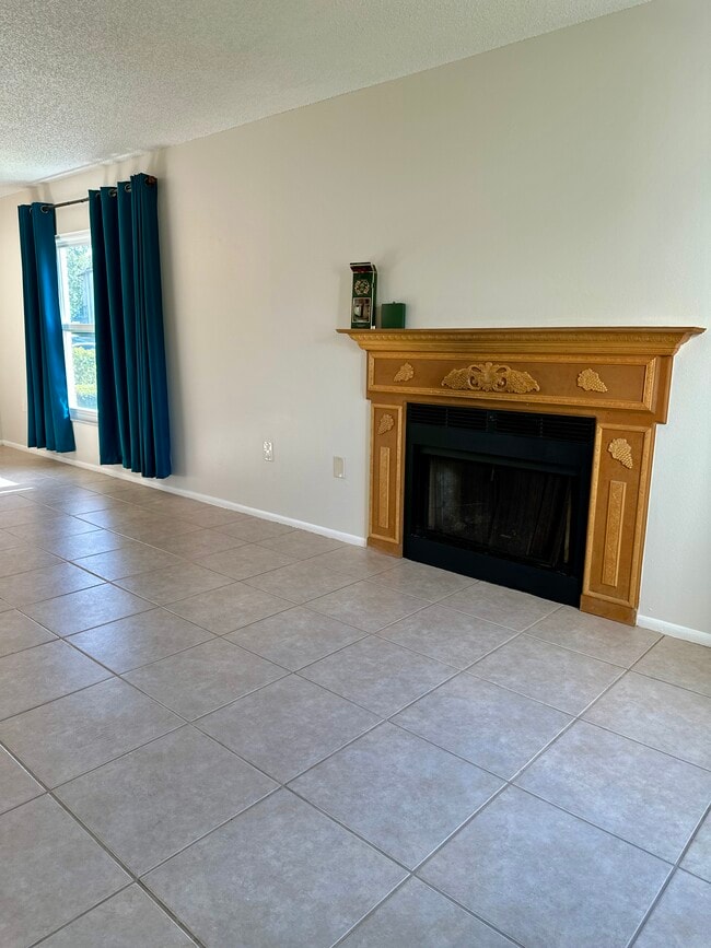 3455 Countryside Blvd in Clearwater, FL - Foto de edificio - Building Photo