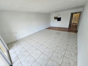 11925 NE 2nd Ave in Miami, FL - Building Photo - Building Photo