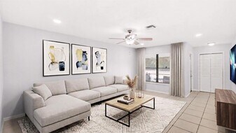 7106 NW 80th Ave, Unit 7106 in Tamarac, FL - Building Photo