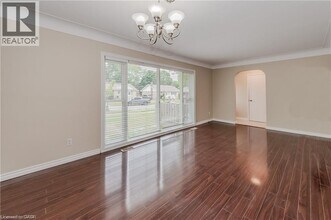 15 Edinburgh Rd in Kitchener, ON - Building Photo - Building Photo