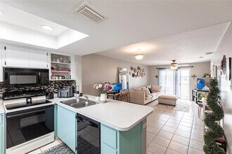 3310 Loveland Blvd in Port Charlotte, FL - Building Photo - Building Photo