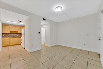 2185 NW 16th Terrace in Miami, FL - Building Photo - Building Photo