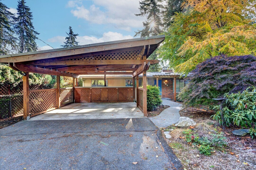 321 NW 176th Pl in Shoreline, WA - Building Photo