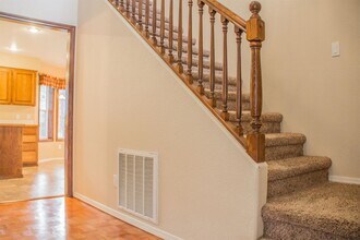 206 S Riverside Harbor Dr in Post Falls, ID - Foto de edificio - Building Photo