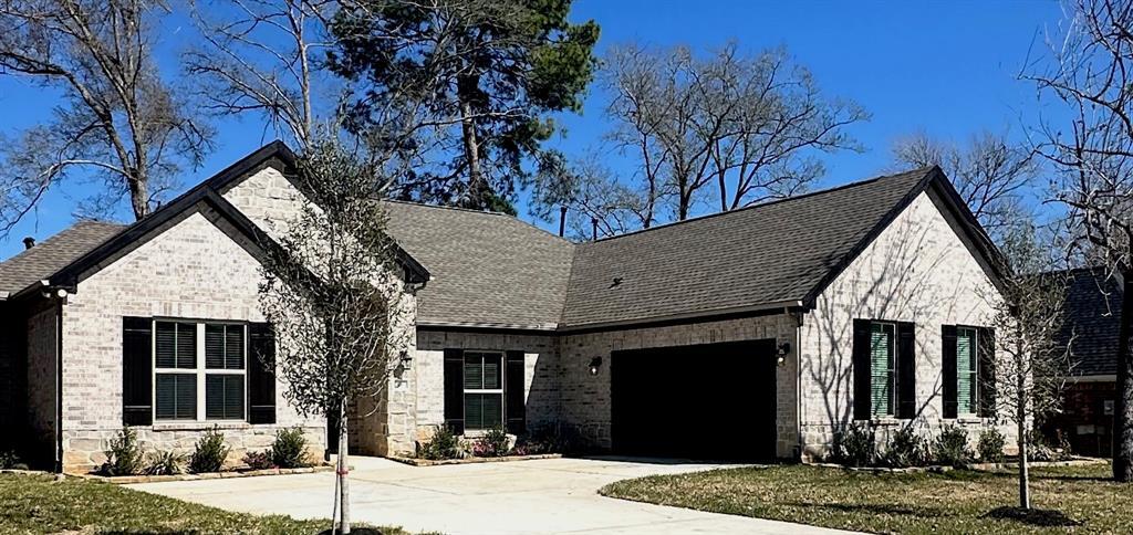 43 Wilmington Dr in Montgomery, TX - Building Photo