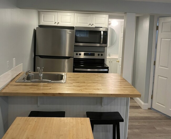 68 Marathon St, Unit C in Arlington, MA - Foto de edificio - Building Photo