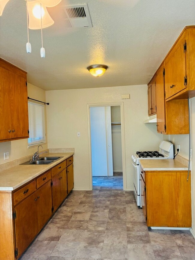 625 Arthur Dr in West Sacramento, CA - Building Photo - Building Photo