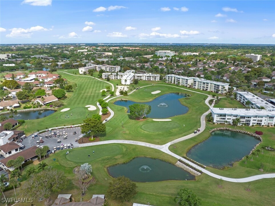 1580 Pine Valley Dr in Ft. Myers, FL - Foto de edificio