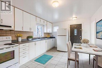 136 Meighen Ave in Toronto, ON - Building Photo - Building Photo