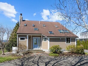 2 Windward Way in Fairhaven, MA - Foto de edificio - Building Photo