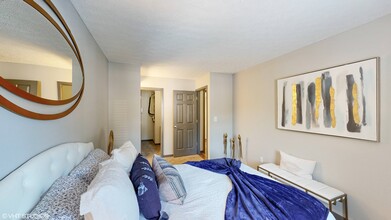 Silvertree at Little Turtle Apartments in Westerville, OH - Foto de edificio - Building Photo