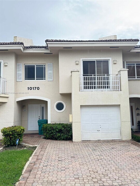 10170 SW 88th St in Miami, FL - Building Photo