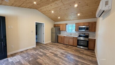 54317 Pine Crest Ave in Idyllwild, CA - Foto de edificio - Building Photo