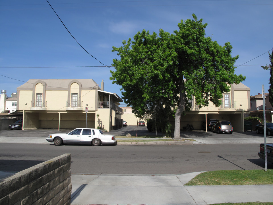 5237 Hermitage Ave in North Hollywood, CA - Building Photo