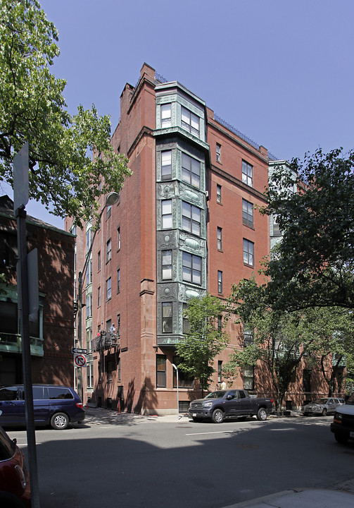 19 Exeter St in Boston, MA - Building Photo