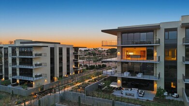 4849 N Camelback Rdg Dr in Scottsdale, AZ - Foto de edificio - Building Photo