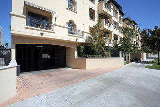 Rosewood Villas in Los Angeles, CA - Foto de edificio - Building Photo