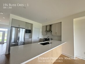 194 Bliss Cres in Ottawa, ON - Building Photo - Building Photo