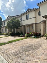 2041 Nassau Dr in West Palm Beach, FL - Building Photo