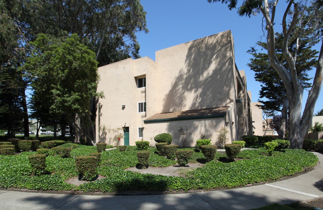 Fairway Apartments in South San Francisco, CA - Building Photo