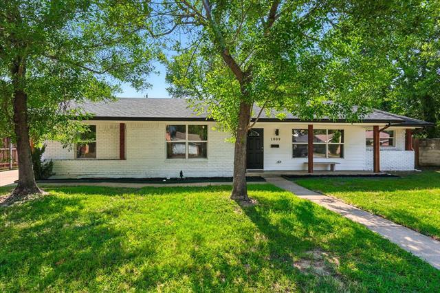 1009 Walnut St in Irving, TX - Building Photo