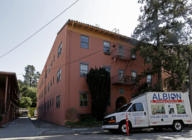 69 Glen Ave in Oakland, CA - Foto de edificio - Building Photo