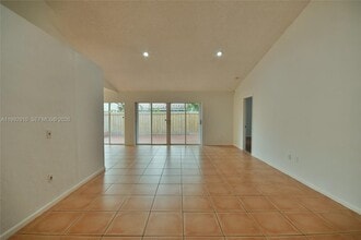 10380 NW 46th St in Doral, FL - Building Photo - Building Photo