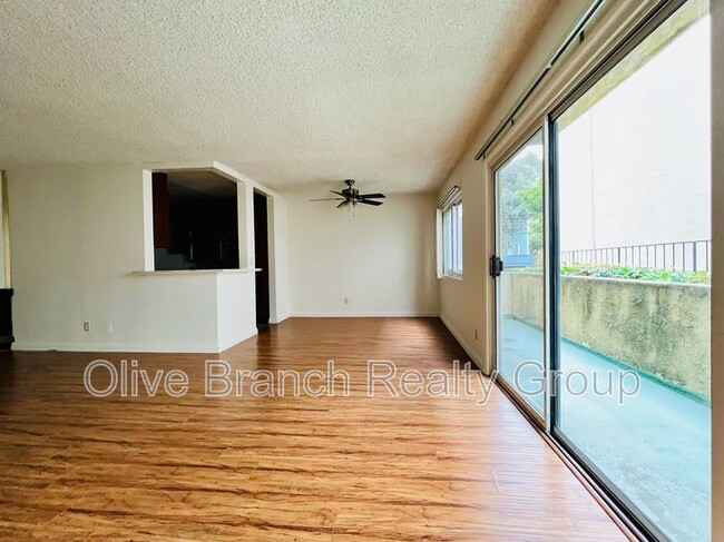 8161 Manitoba St in Los Angeles, CA - Building Photo - Building Photo