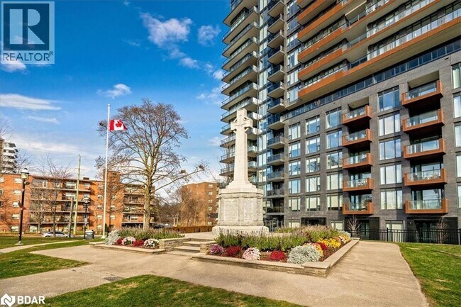 21 Park St E in Mississauga, ON - Building Photo - Building Photo