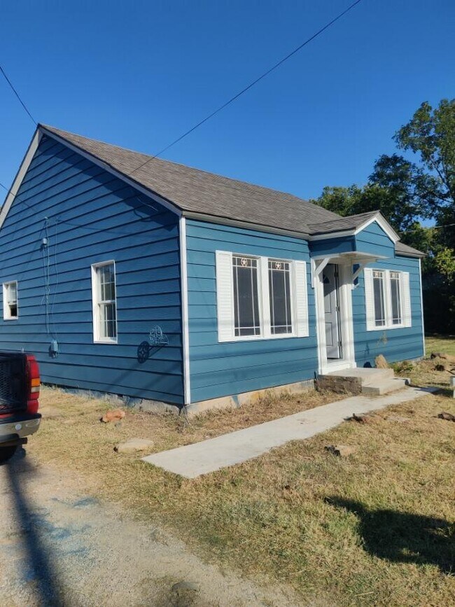 321 E Wilbarger St Rentals in Bowie, TX